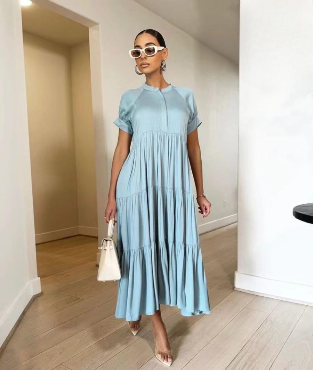 Flowy short sleeves dress with chest buttons