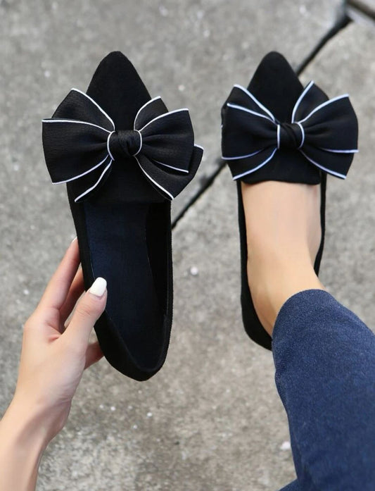 Suede bow pointy loafers