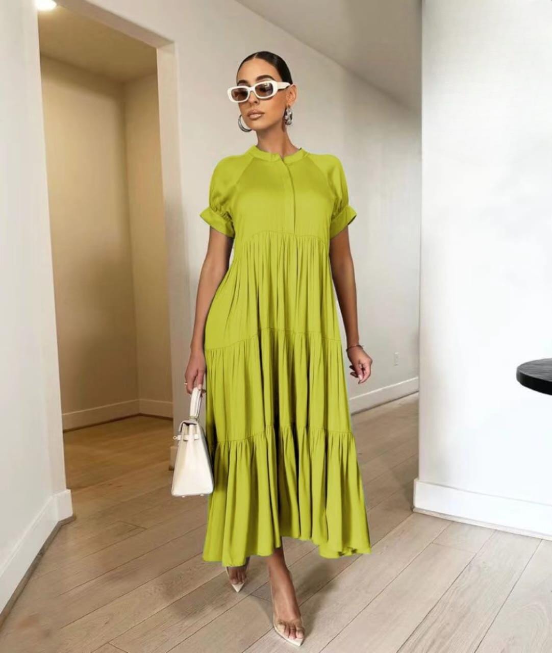 Flowy short sleeves dress with chest buttons