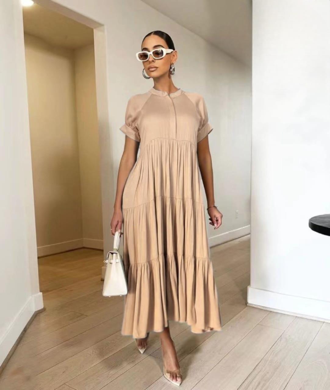 Flowy short sleeves dress with chest buttons