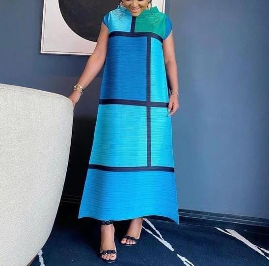 Fine pleats short sleeves dress