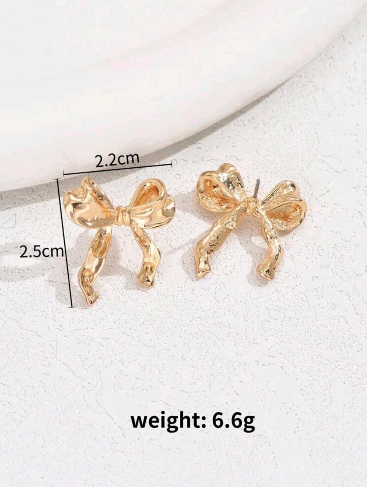 Gold bow stud earings