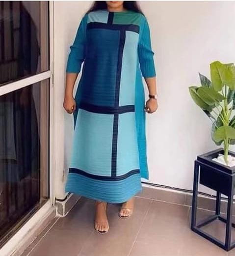 Fine pleats short sleeves dress