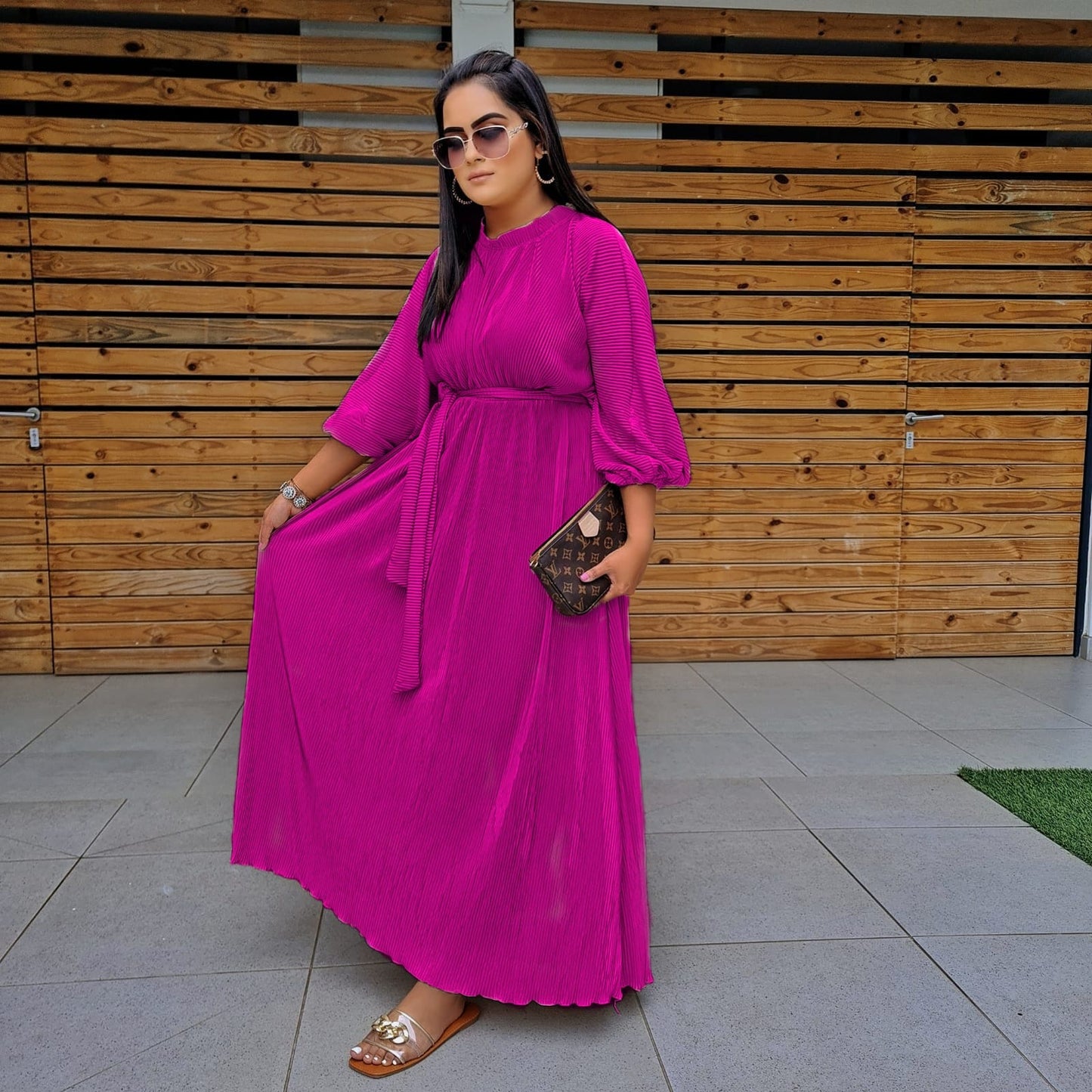 Long fine pleated dress.