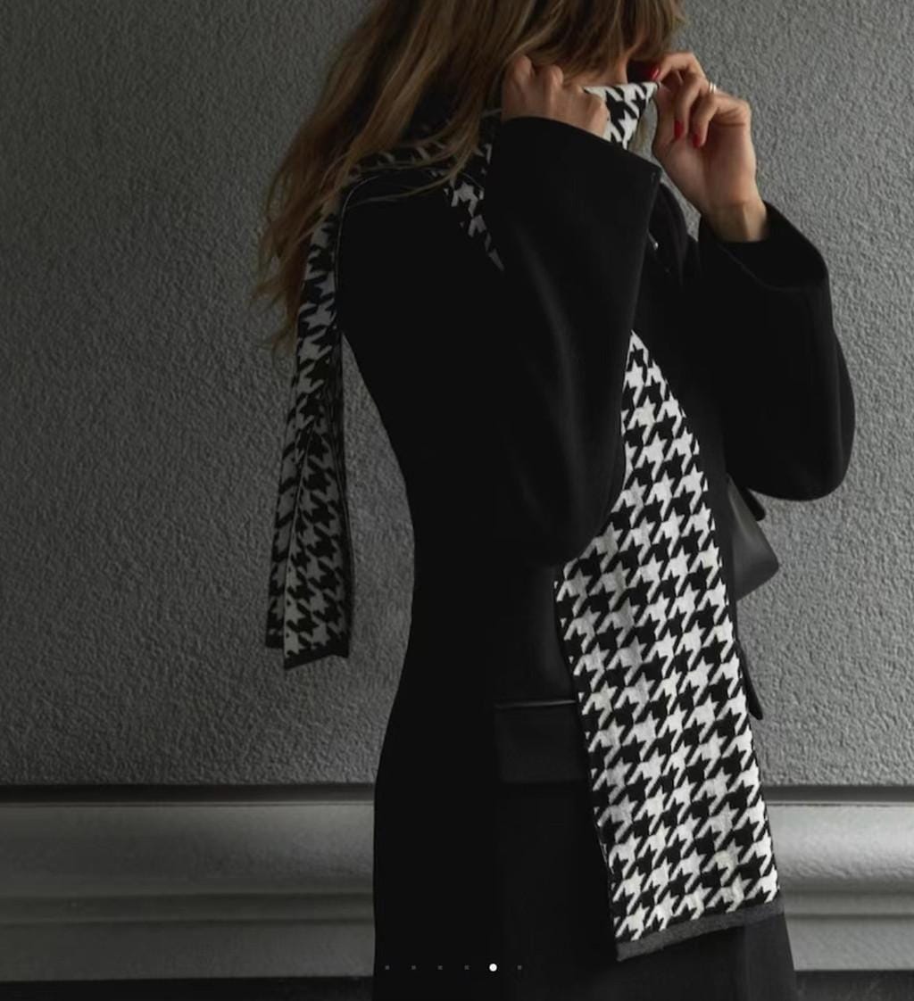 Black and white scarf