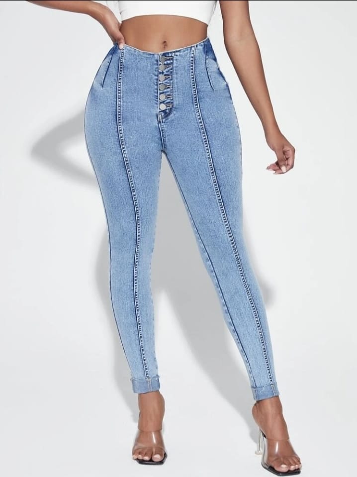 High waisted buttons jeans