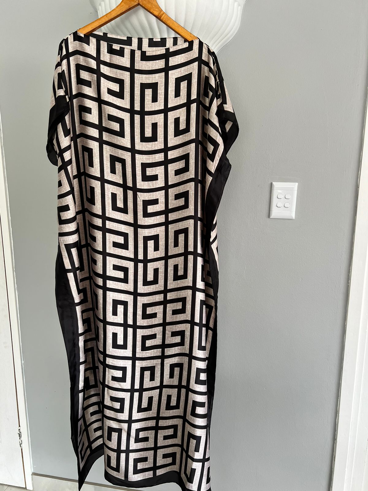 geo black beige kaftan