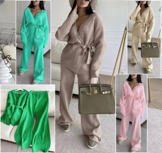 knitted set with a belt