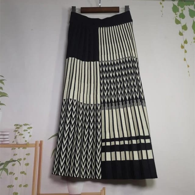 Pleated Flowy skirt