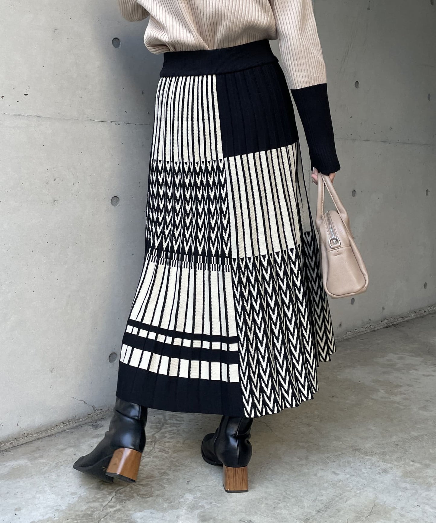 Pleated Flowy skirt