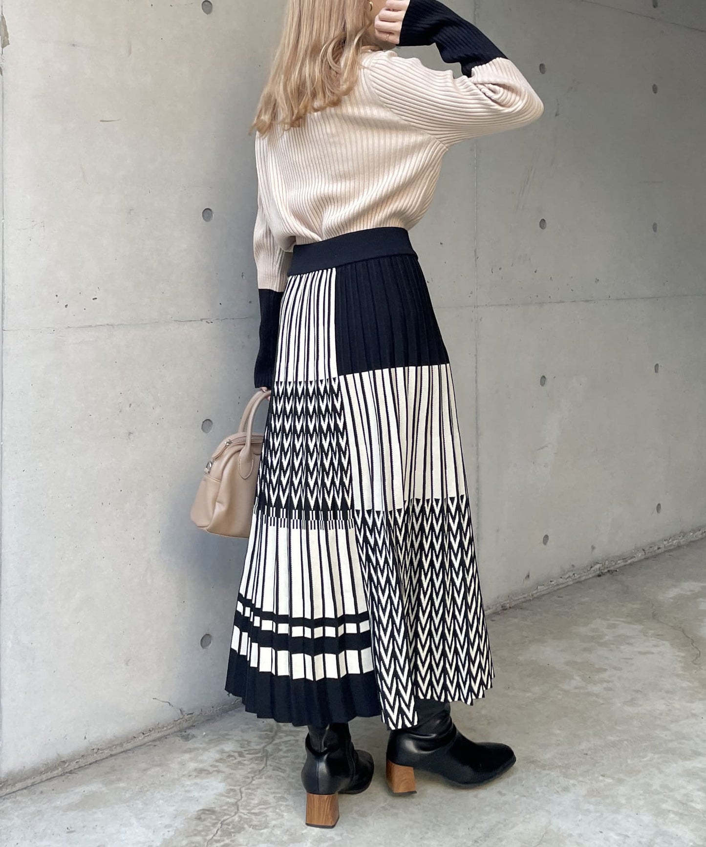 Pleated Flowy skirt