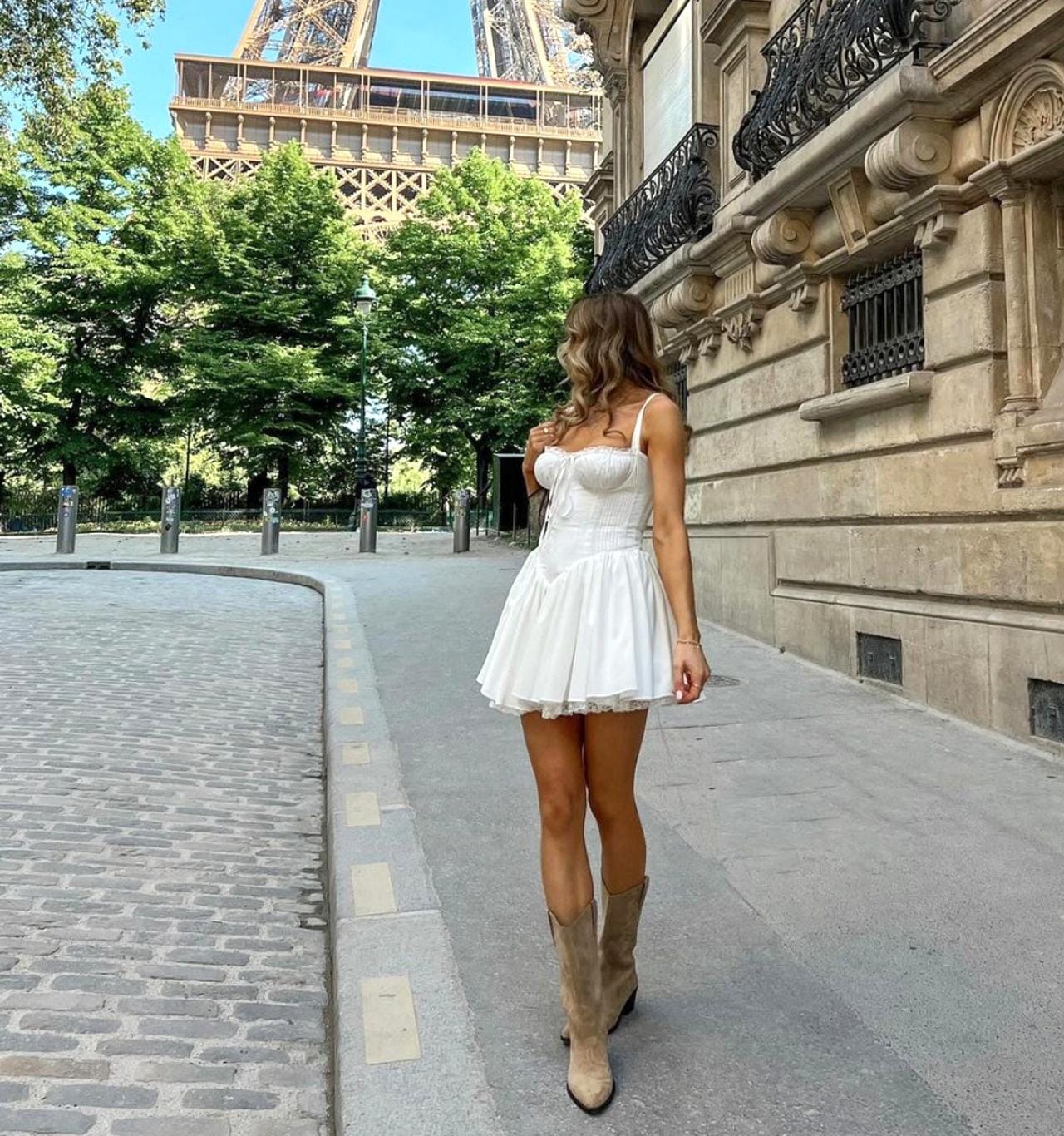 figure hug dress with the lace touch