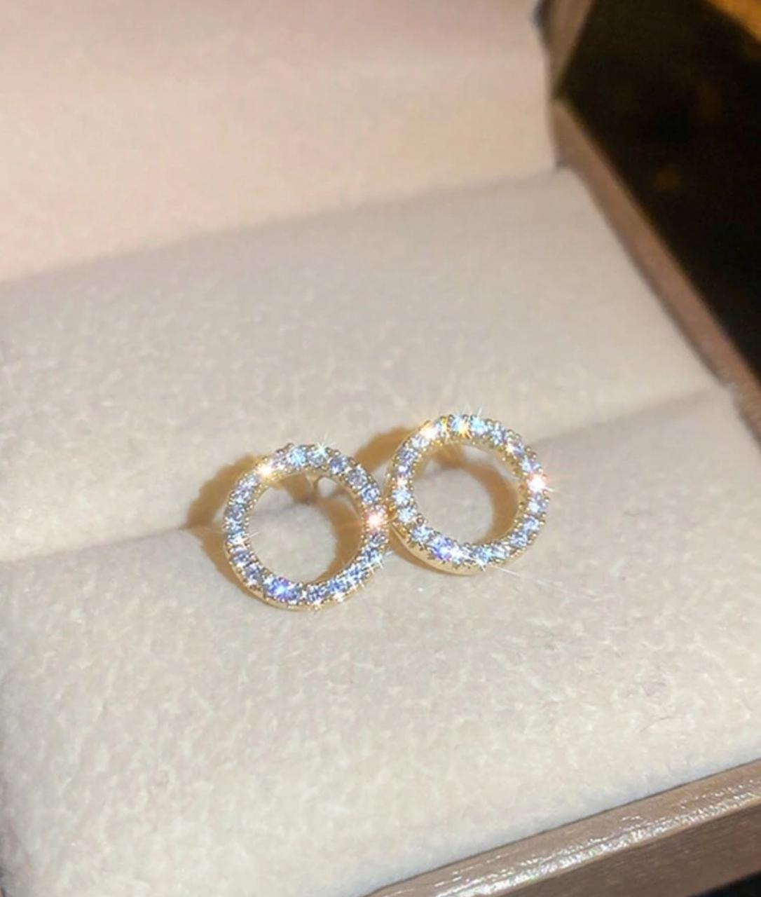 Small Circle & Shiny Rhinestone Stud Earrings