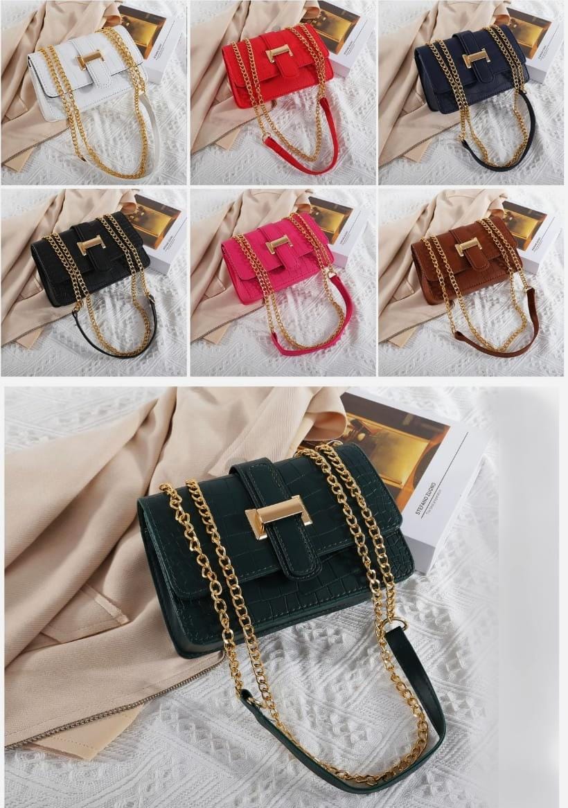 Chain strap handbag