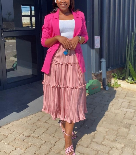 Fine pleated elasticated skirt