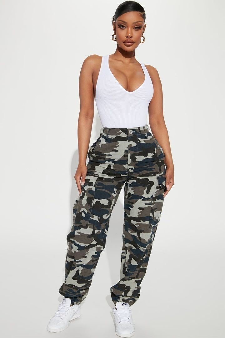 camo print flap pocket pants