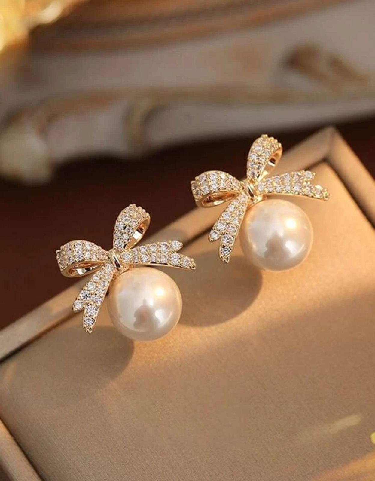 Rhinestone Bow & Faux Pearl Design Stud Earrings