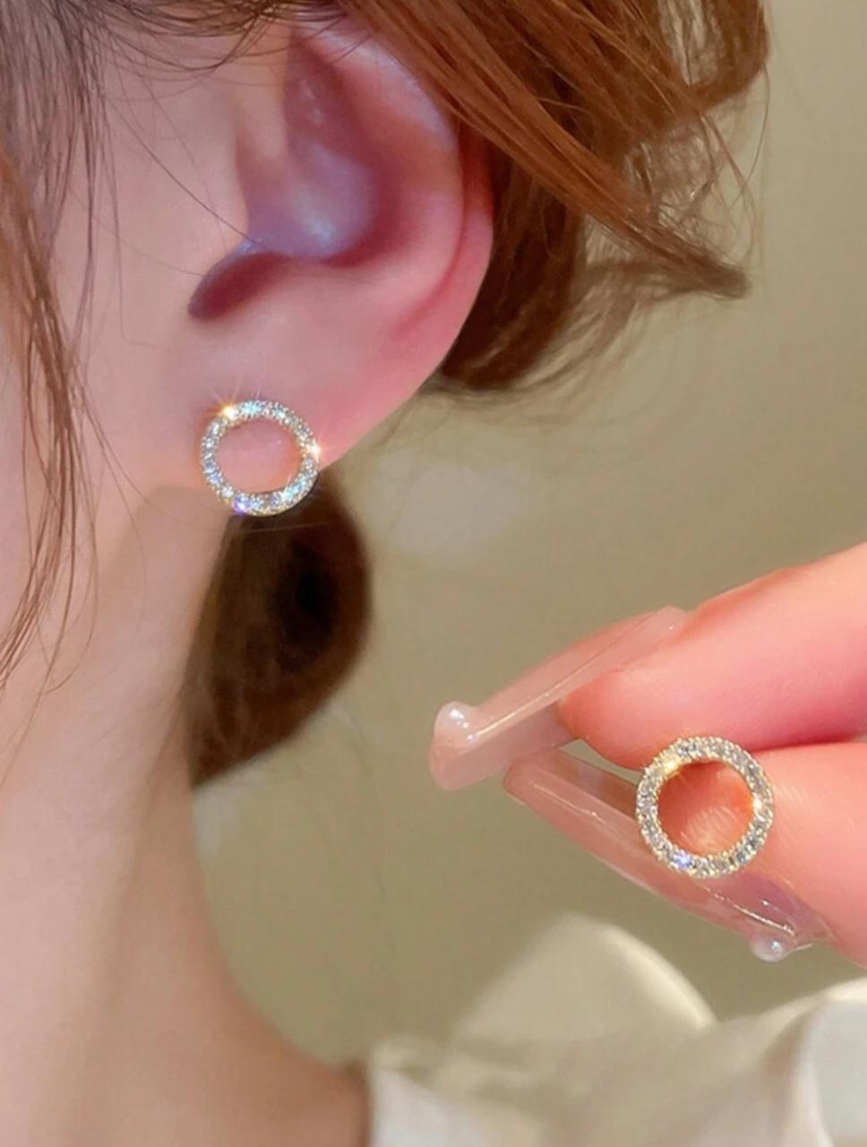 Small Circle & Shiny Rhinestone Stud Earrings