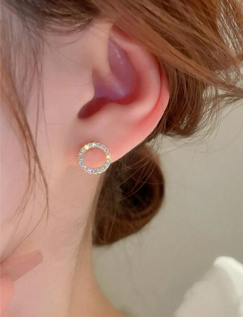 Small Circle & Shiny Rhinestone Stud Earrings